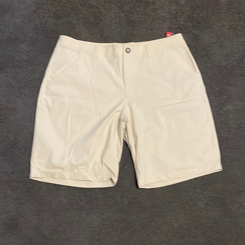 Under armor storm shorts, size 38, new with tags